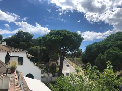 Jardín al aire libre en Espectacular apartamento con piscina en Calella de Palafrugell