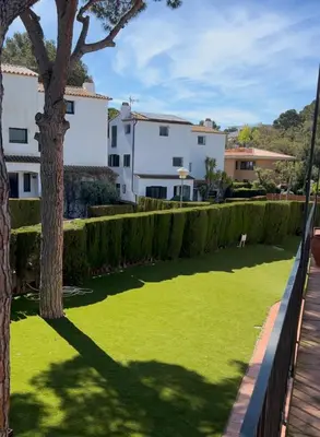 Jardín al aire libre en Espectacular apartamento con piscina en Calella de Palafrugell