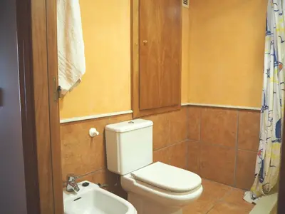 Un baño de NINFA Apartamento con balcón ideal familias con vistas al mar