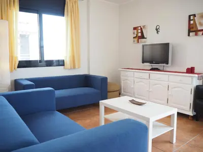 Una televisión o centro de entretenimiento en NINFA Apartamento con balcón ideal familias con vistas al mar