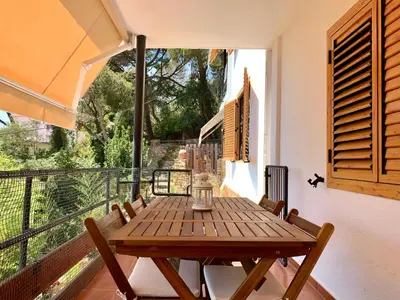 Un balcón o terraza de Quiet apartment Cala Canyellas