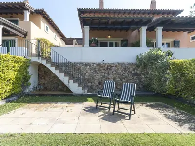Jardín al aire libre en Lets Holidays LUXURY HOUSE in CALA LLEVADO 3