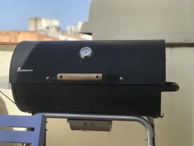 Barbacoa disponible para clientes en el apartamento