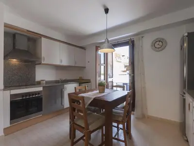 Una cocina o zona de cocina en Lets Holidays Centric apartment with parking