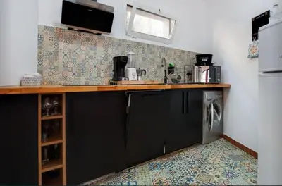 Una cocina o zona de cocina en Detached villa for 6 People in Lloret de Mar with comunal Outdoor swimming pool