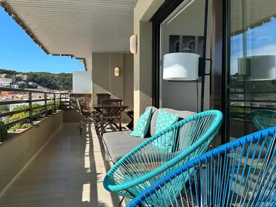 Un balcón o terraza de Magnificent apartment at the sea front of Tossa de Mar