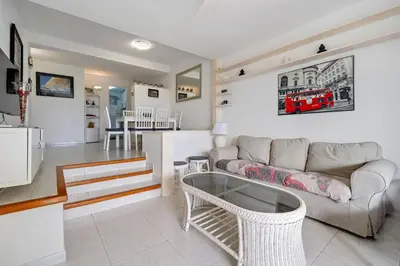 Una cocina o zona de cocina en Hauzify I Apartament Orquídies