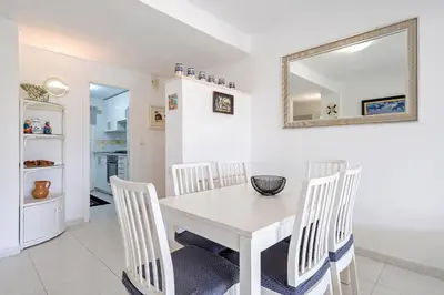 Una cocina o zona de cocina en Hauzify I Apartament Orquídies