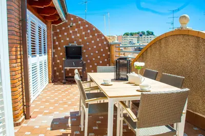 Un balcón o terraza de AL32 - Atico con piscina privada 200m de la playa
