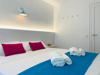 Cama o camas de una habitación en Seafront New Apartment Boutique