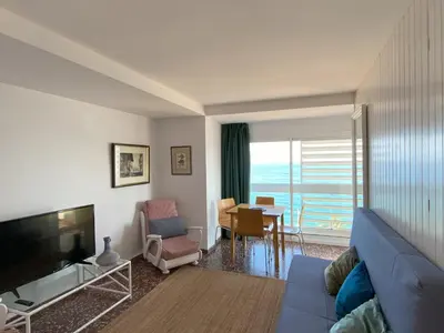 Una televisión o centro de entretenimiento en Mediterranean apartment in Lloret de Mar next to the Sea