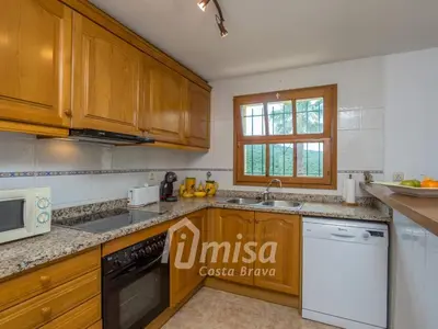 Una cocina o zona de cocina en Villa bunganvilla