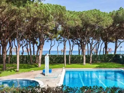 Piscina en o cerca de Golden Sunrise Apartment with Sea Views