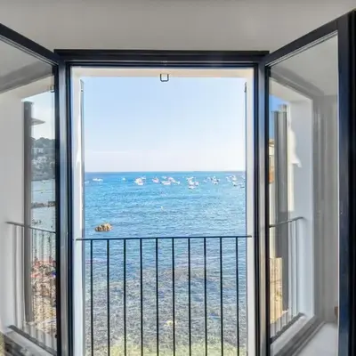 Exclusive front line apartment