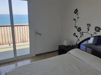 Cama o camas de una habitación en Suitur apartamento primera linea mar vistas playa