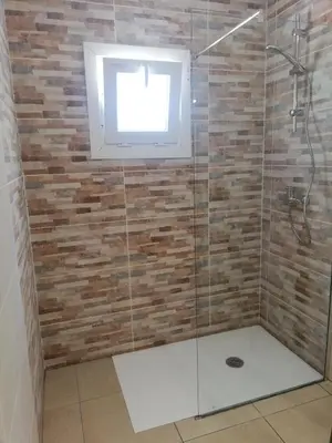 Un baño de Apartamento loft, jardín y piscina privada