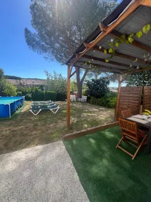 Jardín al aire libre en Apartamento loft, jardín y piscina privada