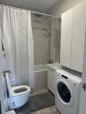 Un baño de White Apartment