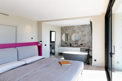 Cama o camas de una habitación en SPA LUXURY VILLA *****
