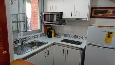 Una cocina o zona de cocina en Apartament Lloret de Mar Fenals 100m beach