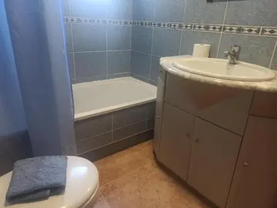 Un baño de Chalet en entorno Natural de la Costa Brava