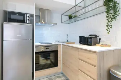 Una cocina o zona de cocina en EIFFEL BRIDGE BOUTIQUE APARTMENT