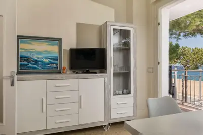 Una televisión o centro de entretenimiento en Flateli PDA Vista Mar