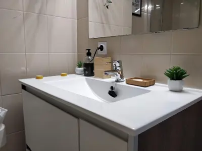 Un baño de Bonavista Bright Sea View Studio with Balcony