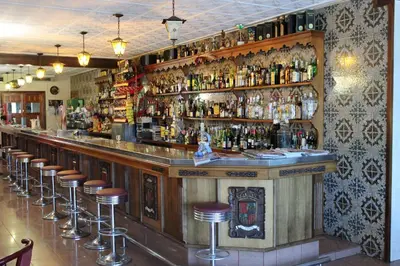 El salón o zona de bar de Ca La Maria