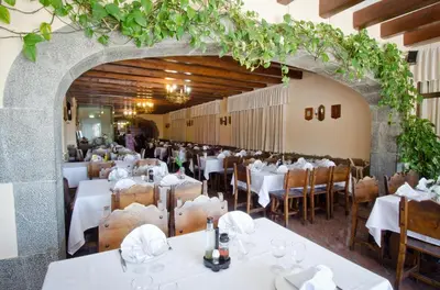 Un restaurante o sitio para comer en Ca La Maria