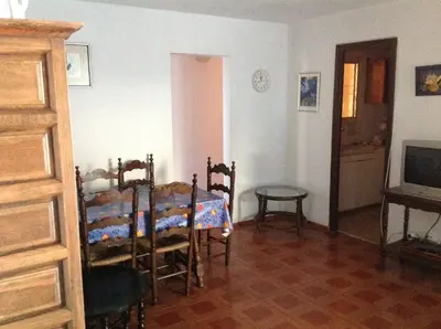 Una televisión o centro de entretenimiento en Apartament Turístic Alhambra