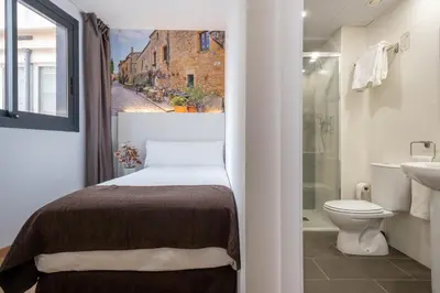 Un baño de Hotel BESTPRICE Girona