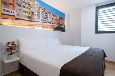 Cama o camas de una habitación en Hotel BESTPRICE Girona