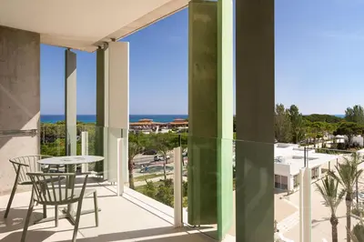 Un balcón o terraza de Atzavara Hotel & Spa
