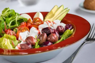 Comida en o cerca de este hotel