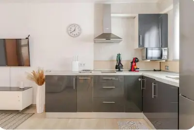 Una cocina o zona de cocina en Hermoso apartamento cerca al mar