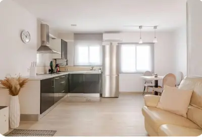 Una cocina o zona de cocina en Hermoso apartamento cerca al mar