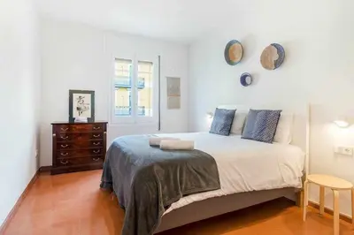 Cama o camas de una habitación en New top floor apt with a lot of light & air-con