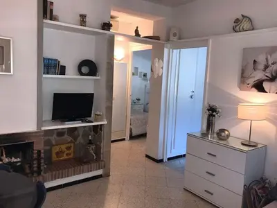 Una televisión o centro de entretenimiento en CIBELES 1-5