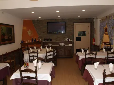 Una televisión o centro de entretenimiento en Hostal Barnes