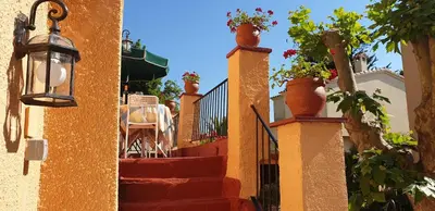 Plano de Casa con jardín a 30 metros de la playa. VL.