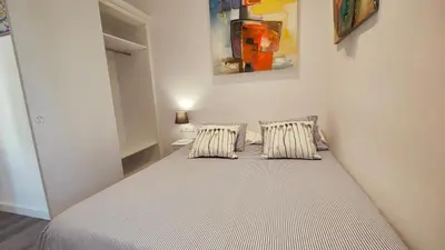 Cama o camas de una habitación en Casa con jardín a 30 metros de la playa. VL.