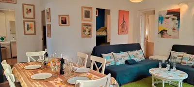 Zona de estar de Casa con jardín a 30 metros de la playa. VC.