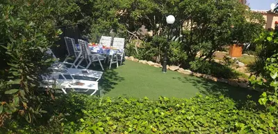 Jardín al aire libre en Casa con jardín a 30 metros de la playa. VC.