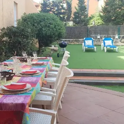 Casa con jardín a 30 metros de la playa. VC.