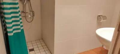 Un baño de Casa con jardín a 30 metros de la playa. AT.