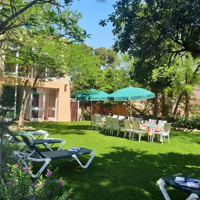 Casa con jardín a 45 metros de la playa. ES.