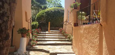 Plano de Casa con jardín a 40 metros de la playa. VR.