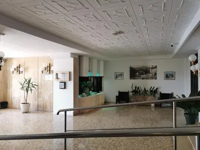 El vestíbulo o zona de recepción de Il Sole-Appartamento centrico e luminoso vicino al mare