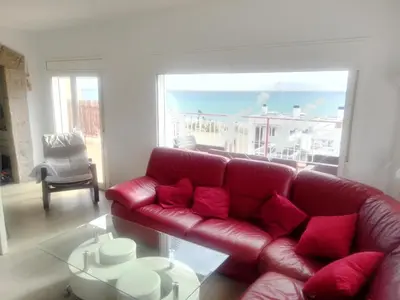 Zona de estar de terraza al mar